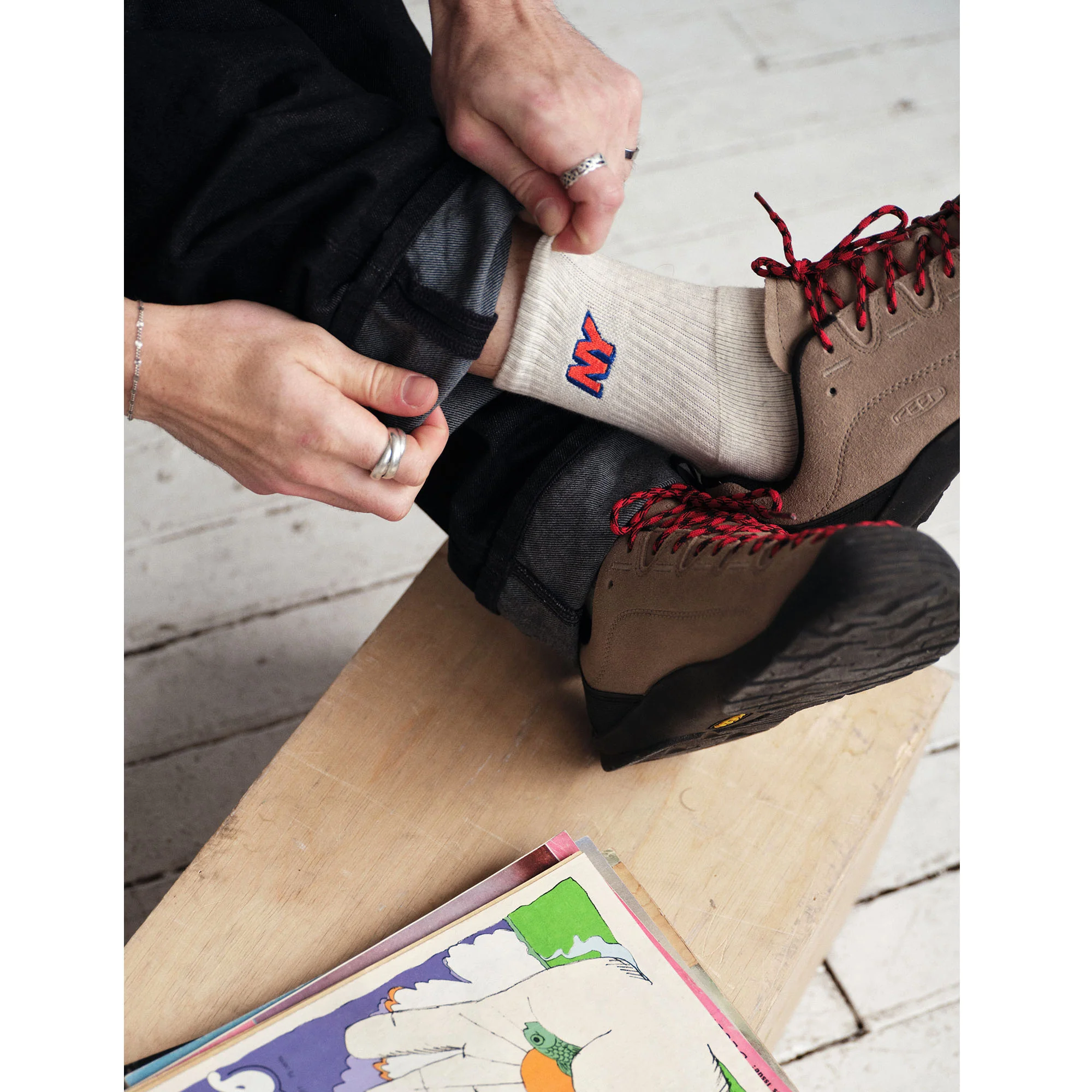 Drop Shadow Speed Logo Half Crew Socks - Image 4
